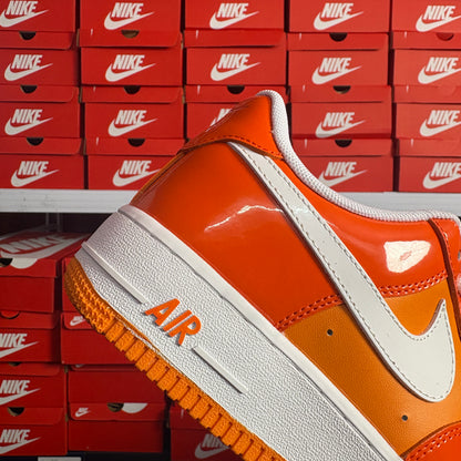 Nike Air Force 1 '07 LV8 Safety Orange Patent Scarpe Sneakers Uomo Donna