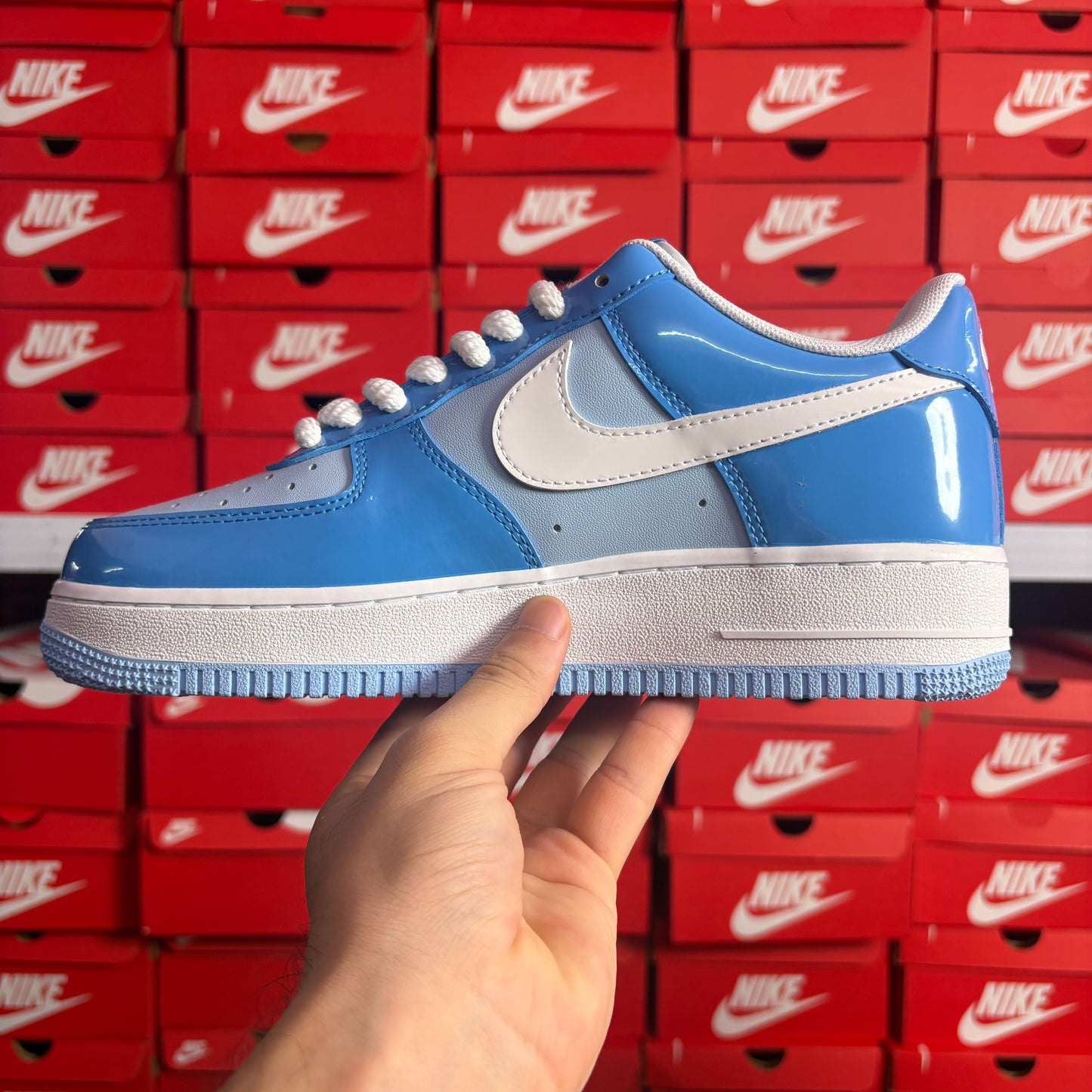 Nike Air Force 1 '07 LV8 Psychic Blue Uomo Donna Sneakers Bianche e Azzurre