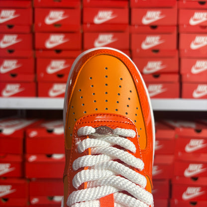 Nike Air Force 1 '07 LV8 Safety Orange Patent Scarpe Sneakers Uomo Donna