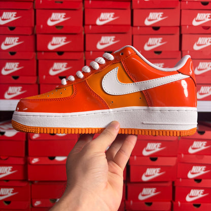 Nike Air Force 1 '07 LV8 Safety Orange Patent Scarpe Sneakers Uomo Donna