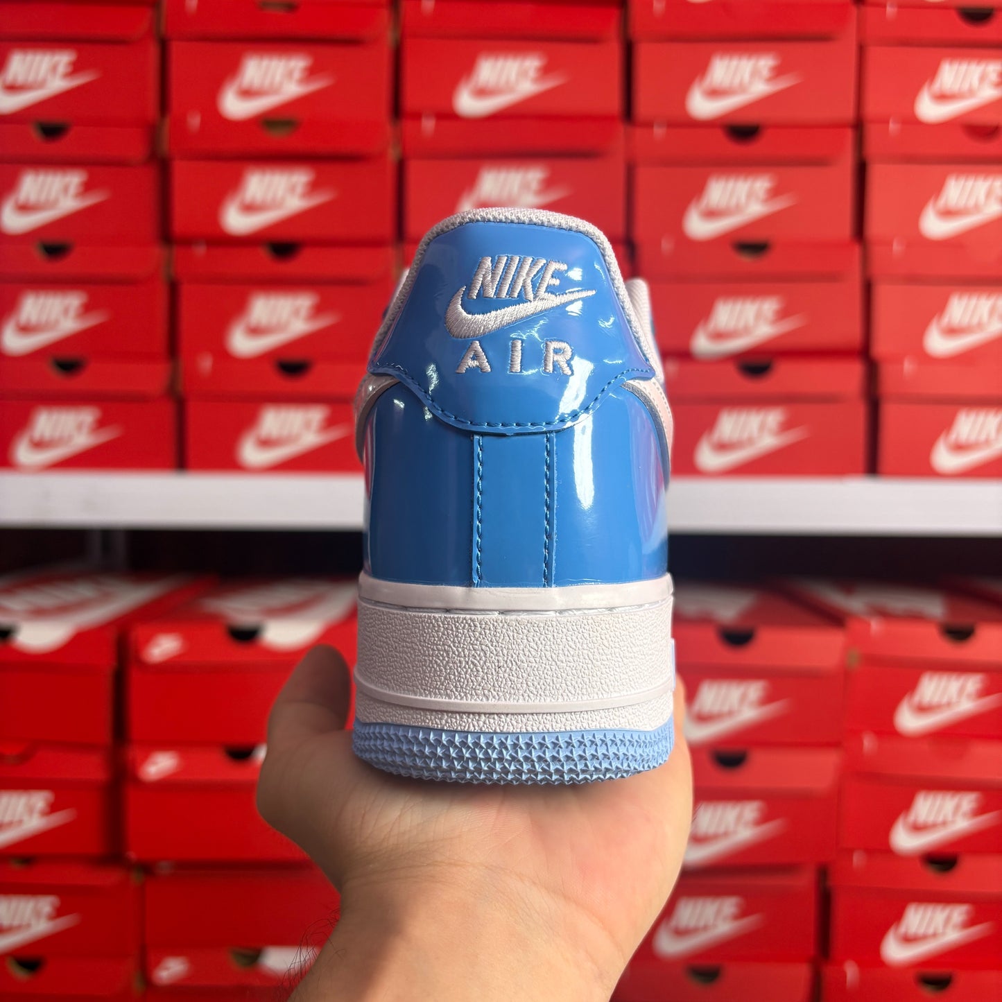 Nike Air Force 1 '07 LV8 Psychic Blue Uomo Donna Sneakers Bianche e Azzurre
