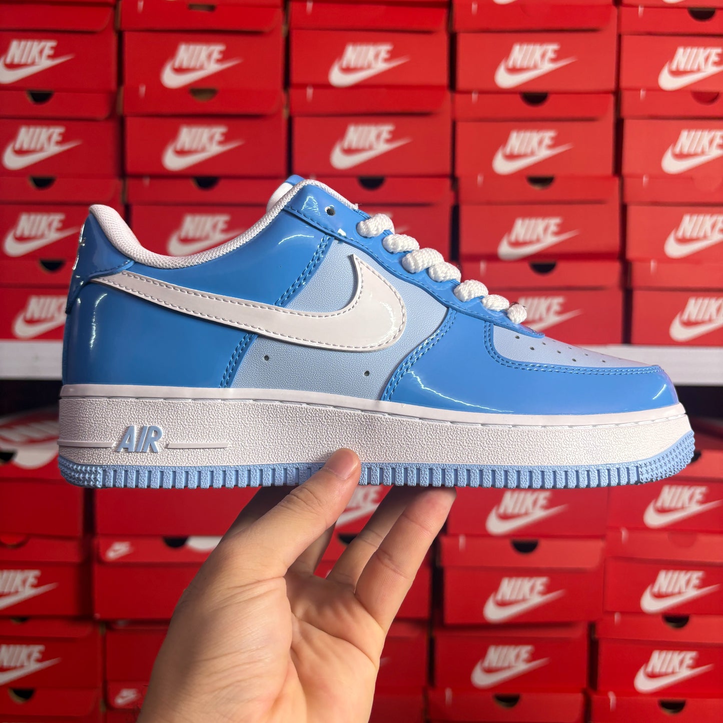 Nike Air Force 1 '07 LV8 Psychic Blue Uomo Donna Sneakers Bianche e Azzurre